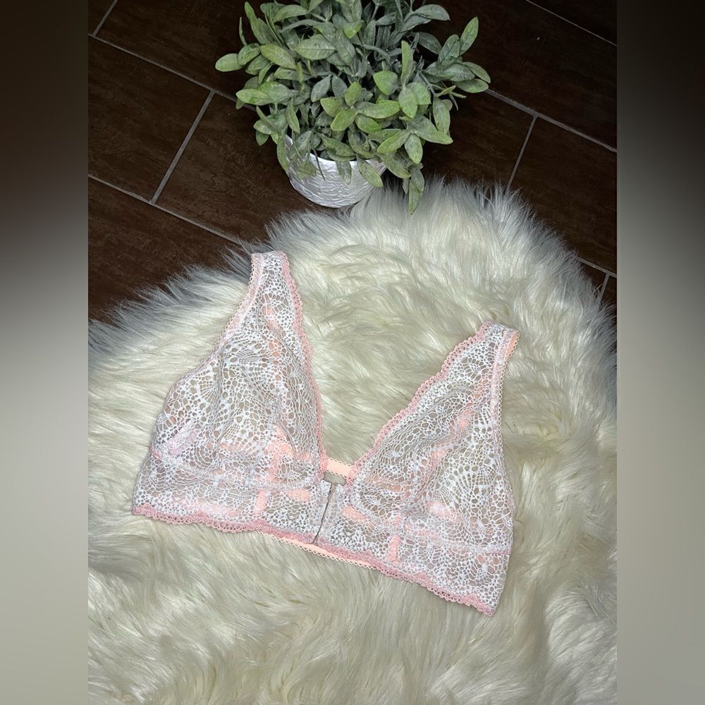 Victoria’s Secret Ivory and Peach lace bralette sz Large